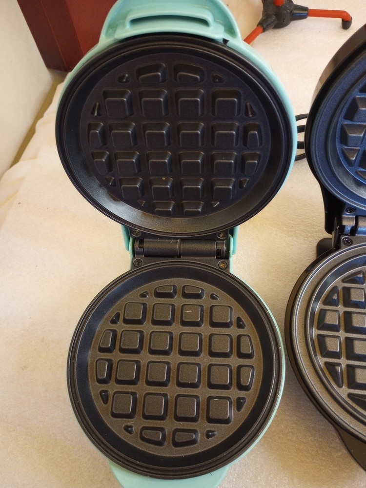 Mini Waffle Maker 3 Mini Waffle Makers Dash Holstein Nostalgia Brands