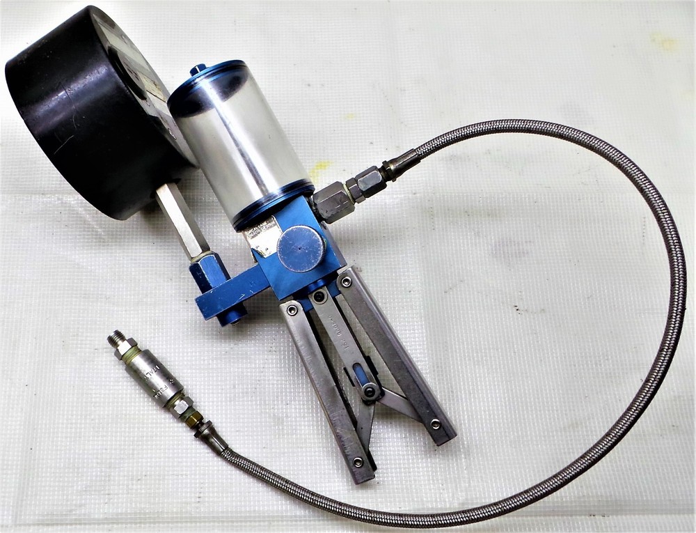 3D Instruments. 25544-22B51 Pressure calibrator.