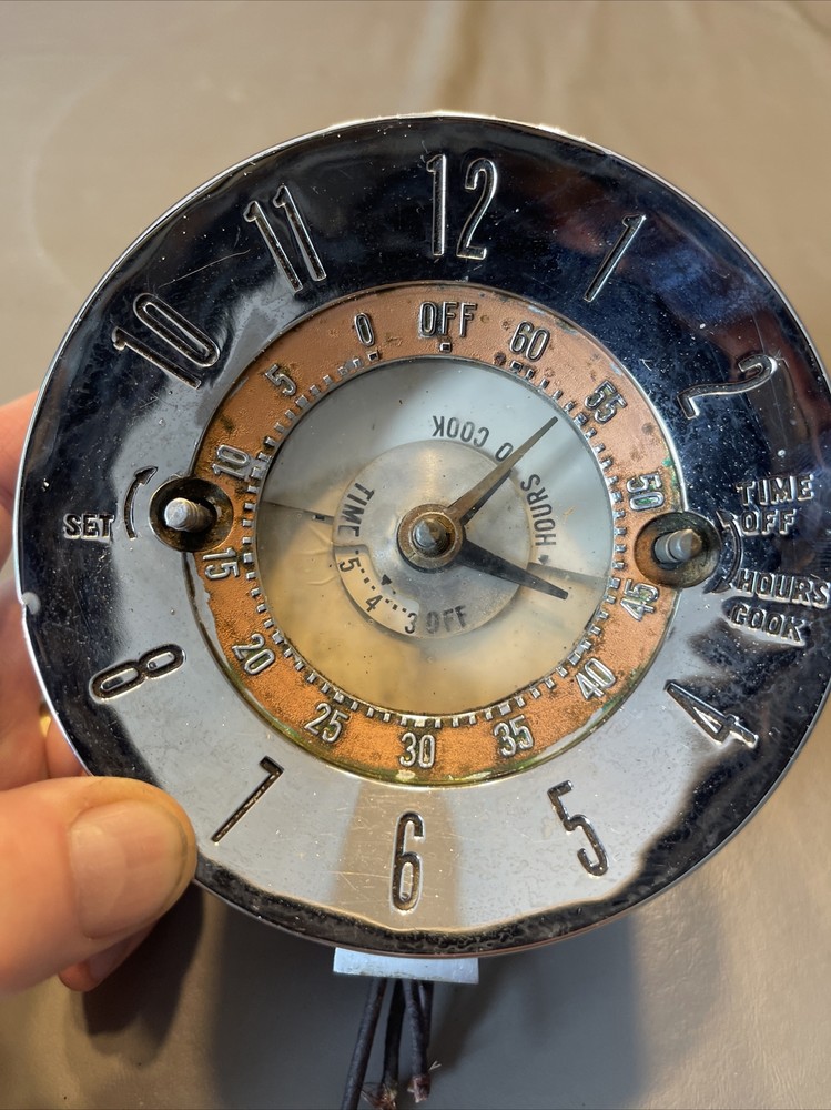VINTAGE CHROME RETRO CLOCK MID CENTURY ELECTRIC CLOCK EMBOSSED BOLD TIMER