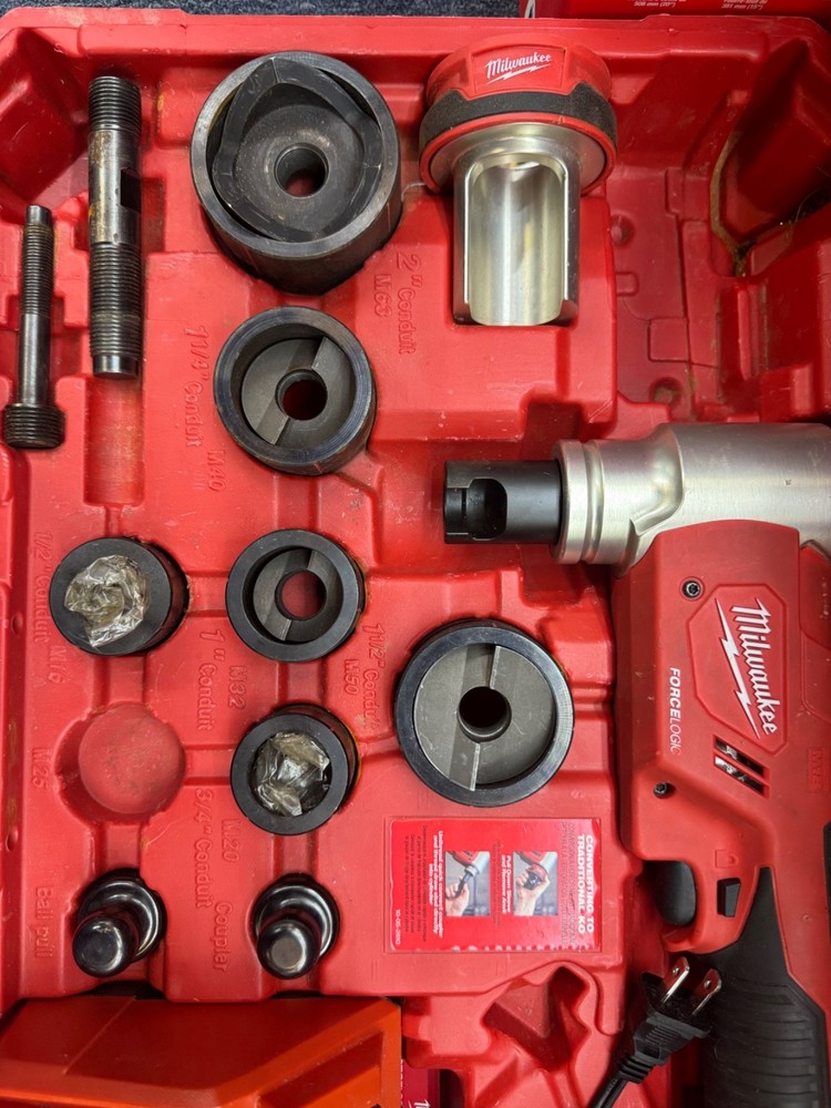 Milwaukee 2677-21 M18 Force Logic 6T Knockout Tool Kit Set