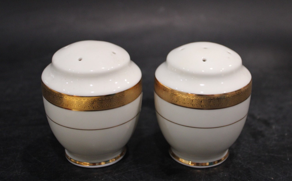 Mikasa Palatial Gold Salt and Papper Set