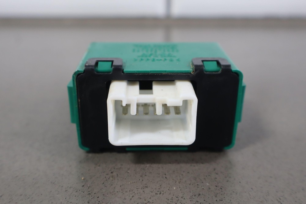 2005 Lexus GX470 Trailer Brake Control Module W/Rear Plug & Harness