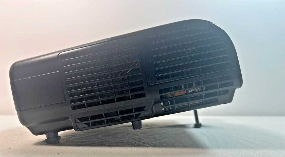 Epson Powerlite 77c EMP-X5 Multimedia Projector w/Case/ no remote control!