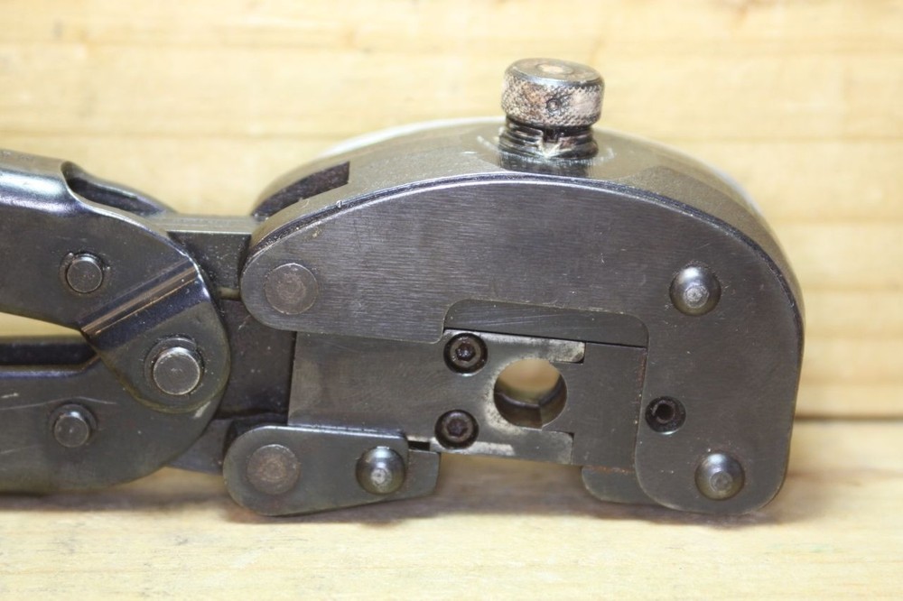 AMP 220015-3 MOD E RATCHETING CRIMPING TOOL