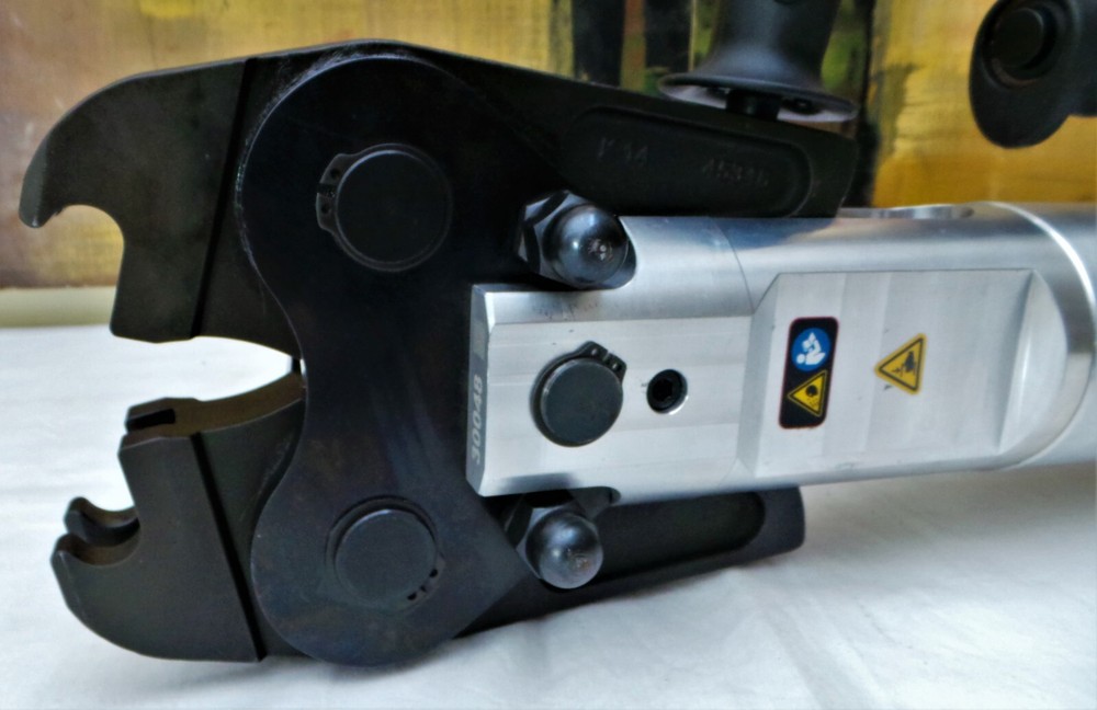 NOVA PRESS ACO401 Battery Pressing Tool with Case.