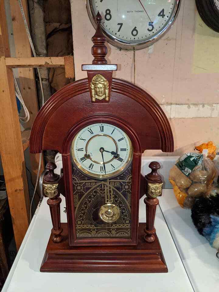 Shelf or Mantel clock