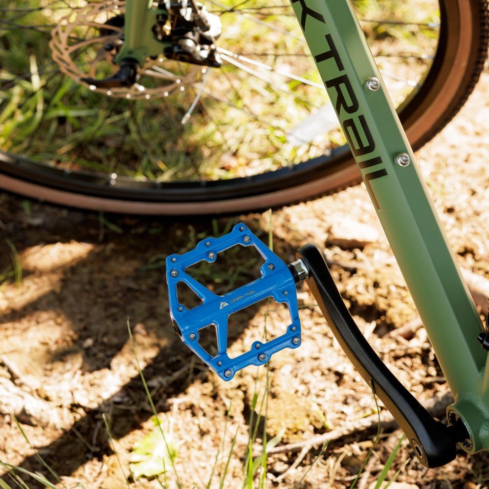 Aluminum Mountain Bicycle Pedals, Compact and Durable, Blue