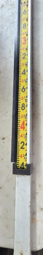 Leveling Staffs Dewalt Tripod Spectra Precision Laser LL 500 Apache Detector