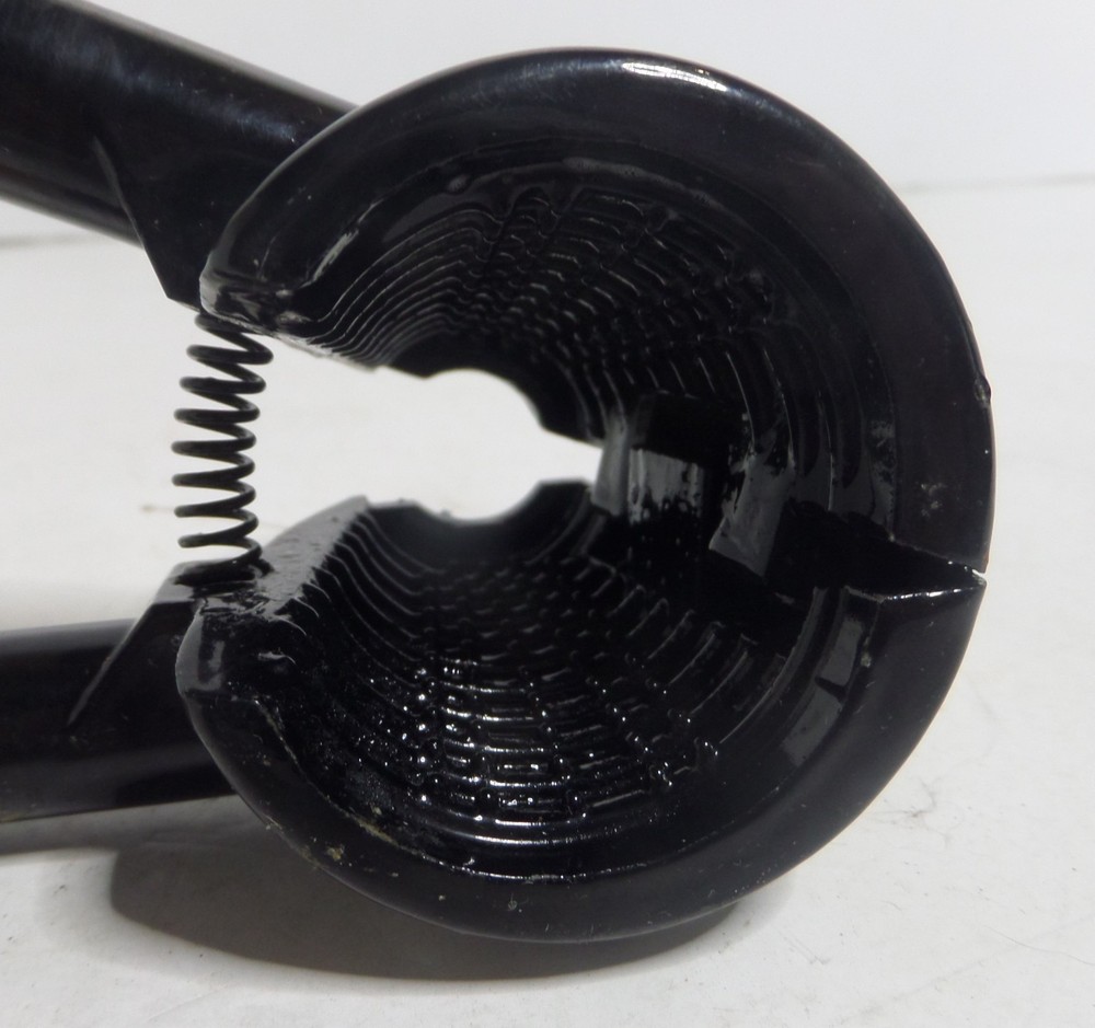 Nut cracker vintage