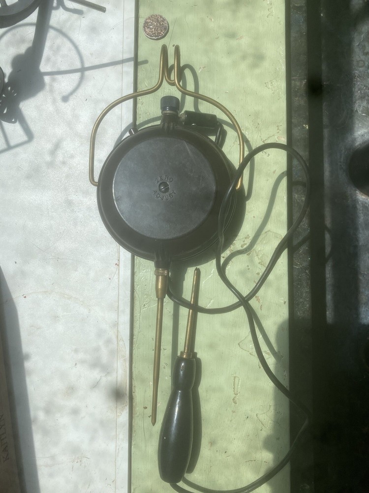 VINTAGE HICKOK PACKARD VOLTMETER BAKELIT