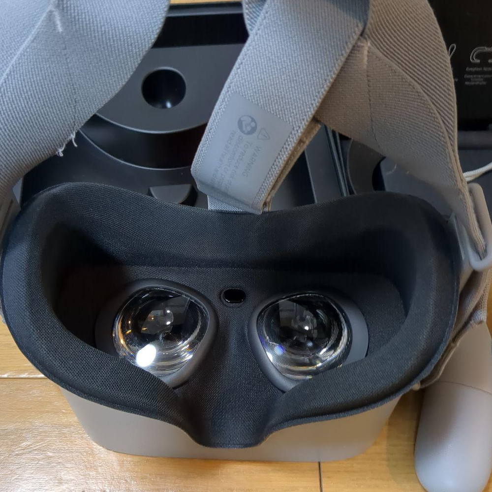 Oculus Go All-In-One VR Headset W/ Controller & Accessories Bundle Working Used