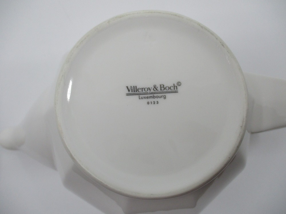 VILLEROY BOCH COMO TEAPOT - 5 Cup - 5 1/4" 1304E