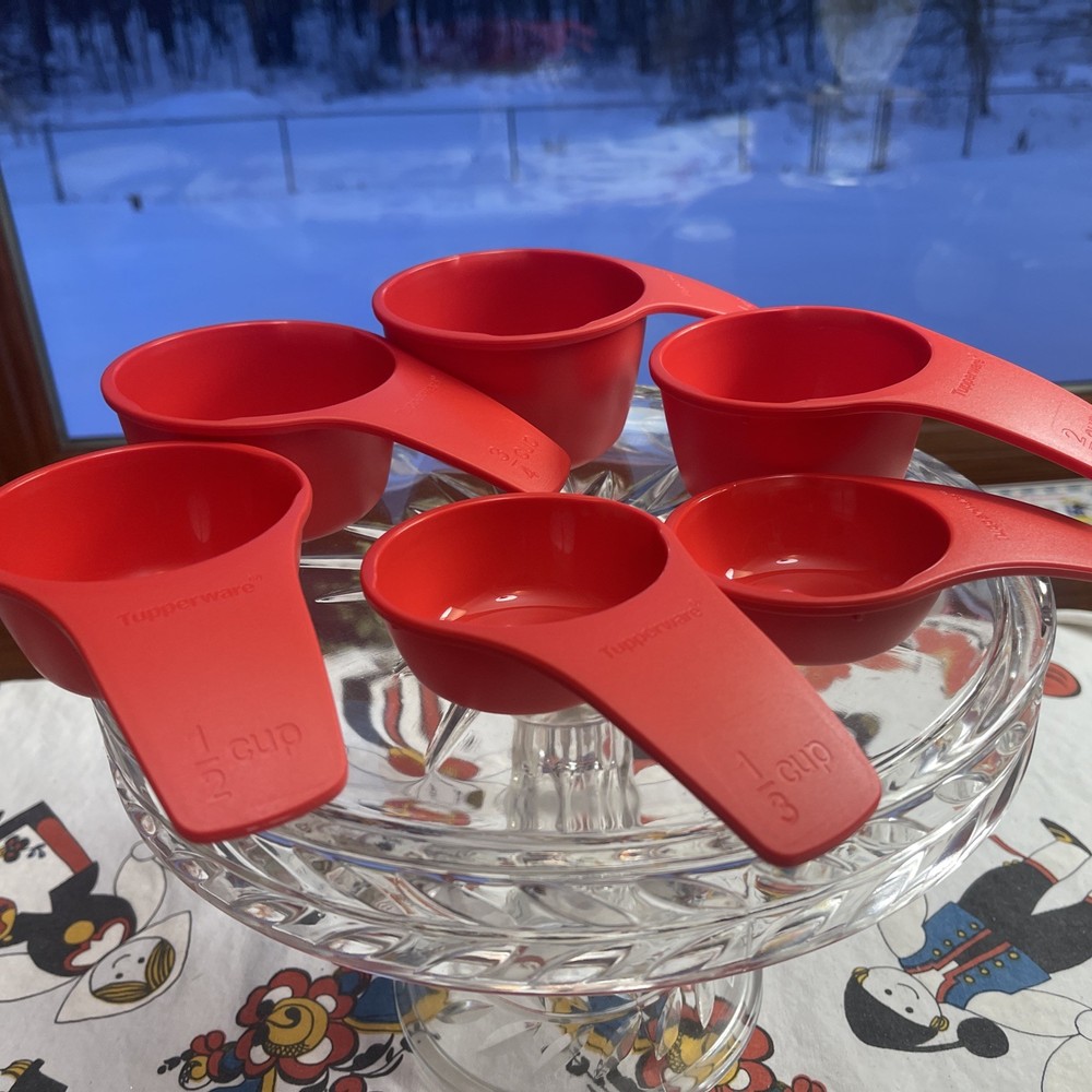 Tupperware 6 Piece Measuring Cup Set In Red NEW