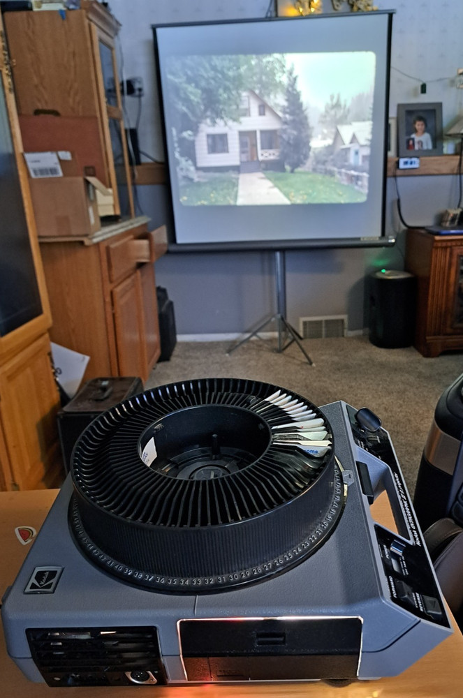 Bundle Kodak EKTAGRAPHIC III A Slide Projector W/Remote, Tray, Extra Bulb, Case