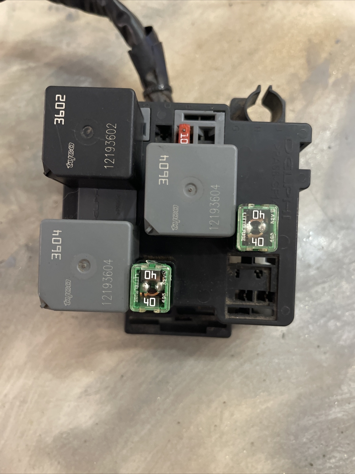 03-06 Silverado Engine Cooling Fan Electrical Fuse Relay Box Mini Block Harness