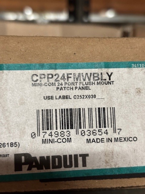 CPP24FMWBLY PANDUIT PATCH PANEL NEW SURPLUS