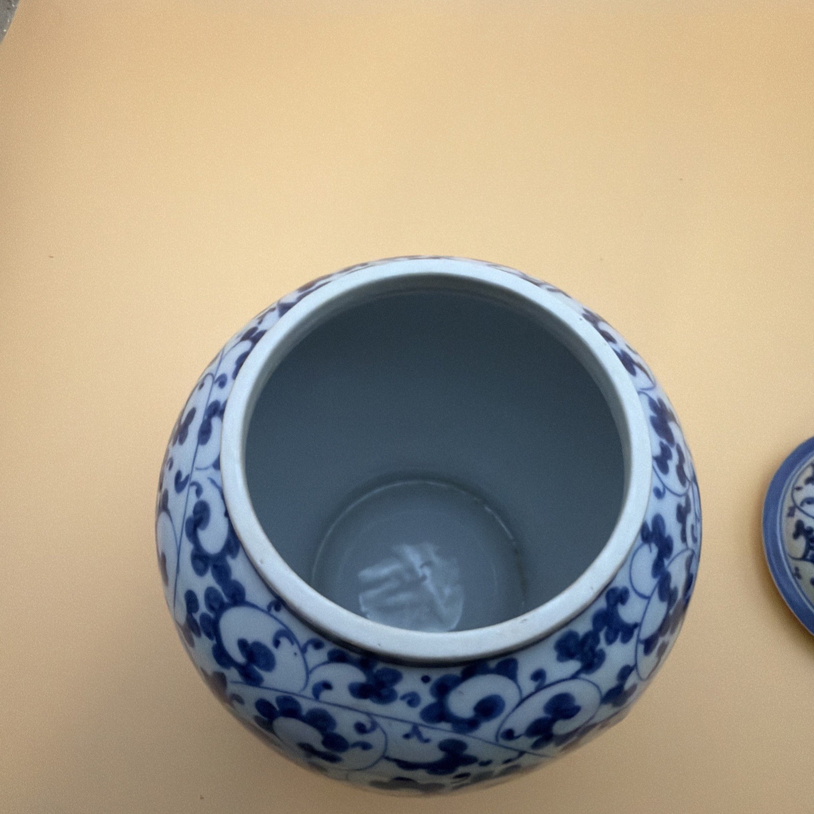 Maitland Smith 8”Blue & White Porcelain Ginger Jar Lidded Floral Scroll Thailand