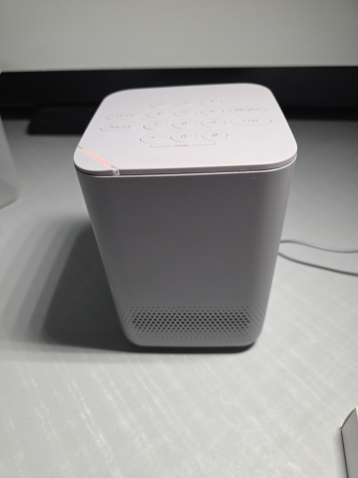 blue by ADT Smart Home Hub Master Base Unit Powers On