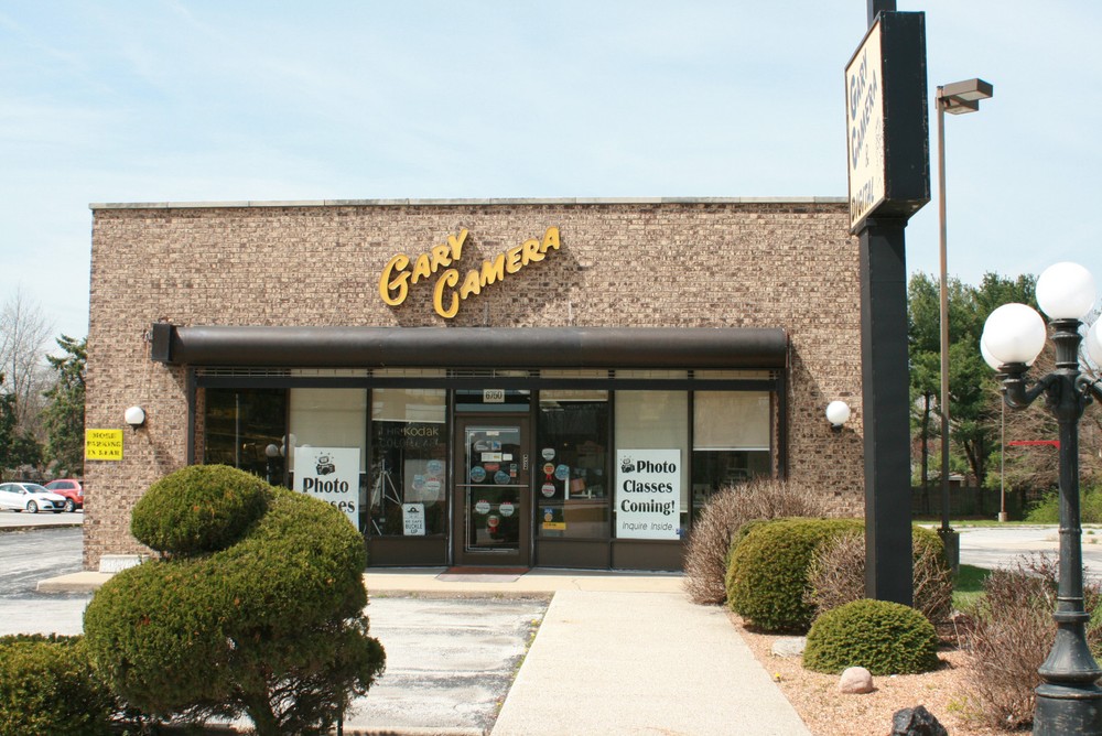 Sunpak deluxe flash / accessory / grip bracket with their cable release.