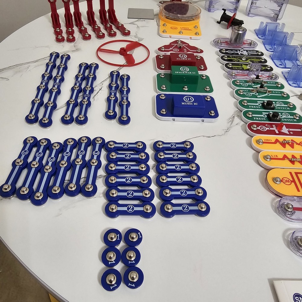 Elenco Snap Circuits Lot