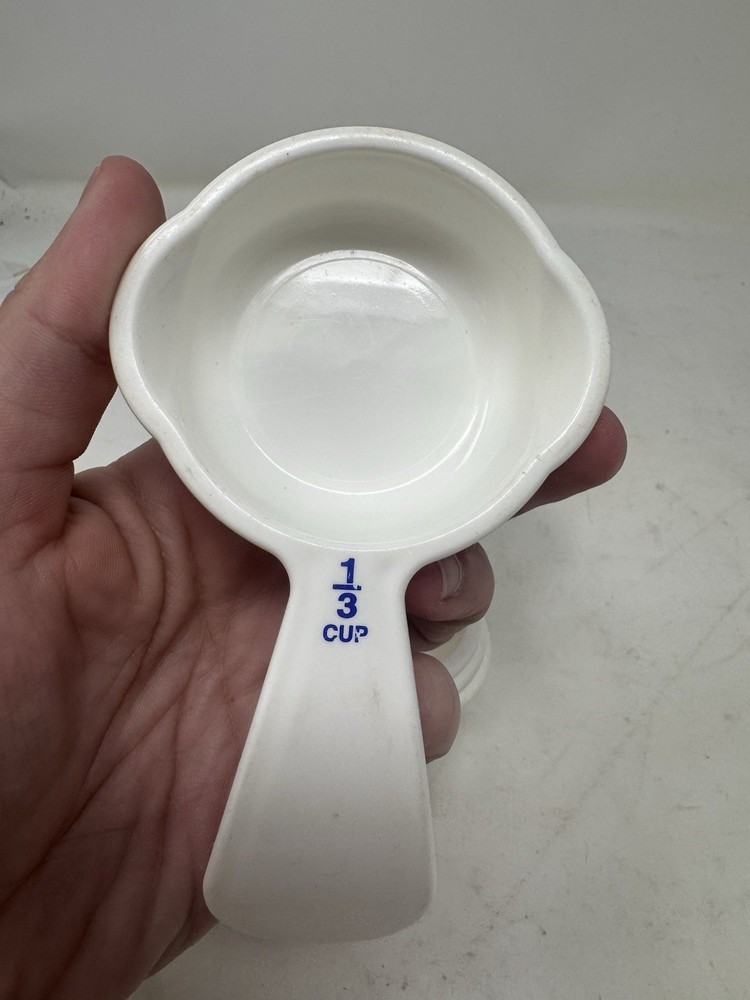 Tupperware Measuring Cups Set of 4 Stackable Curved Handle Double Spouts White