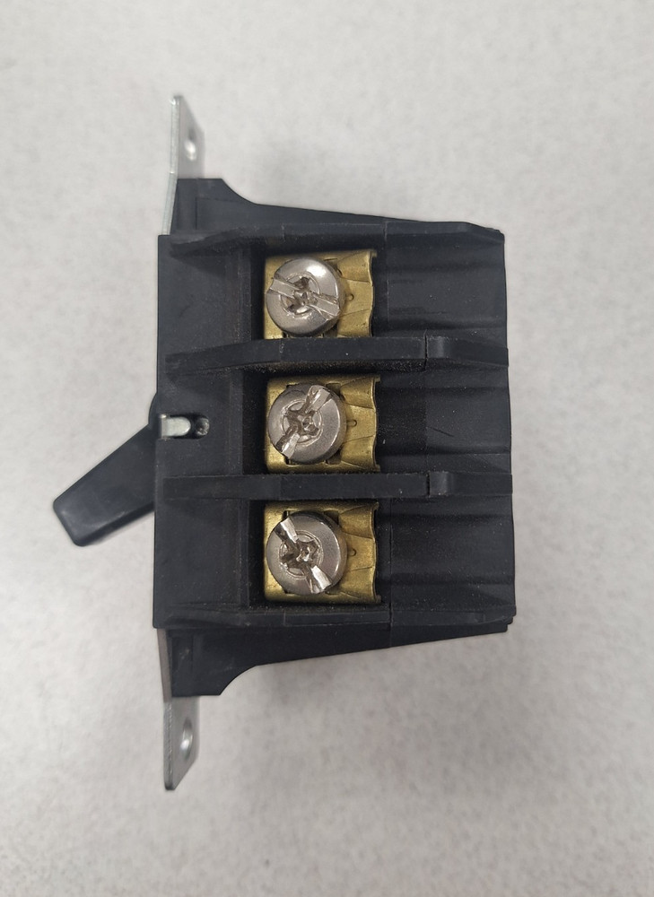 7803, Manual Motor Controller 3 Pole 3 Phase 30A 600V 20HP
