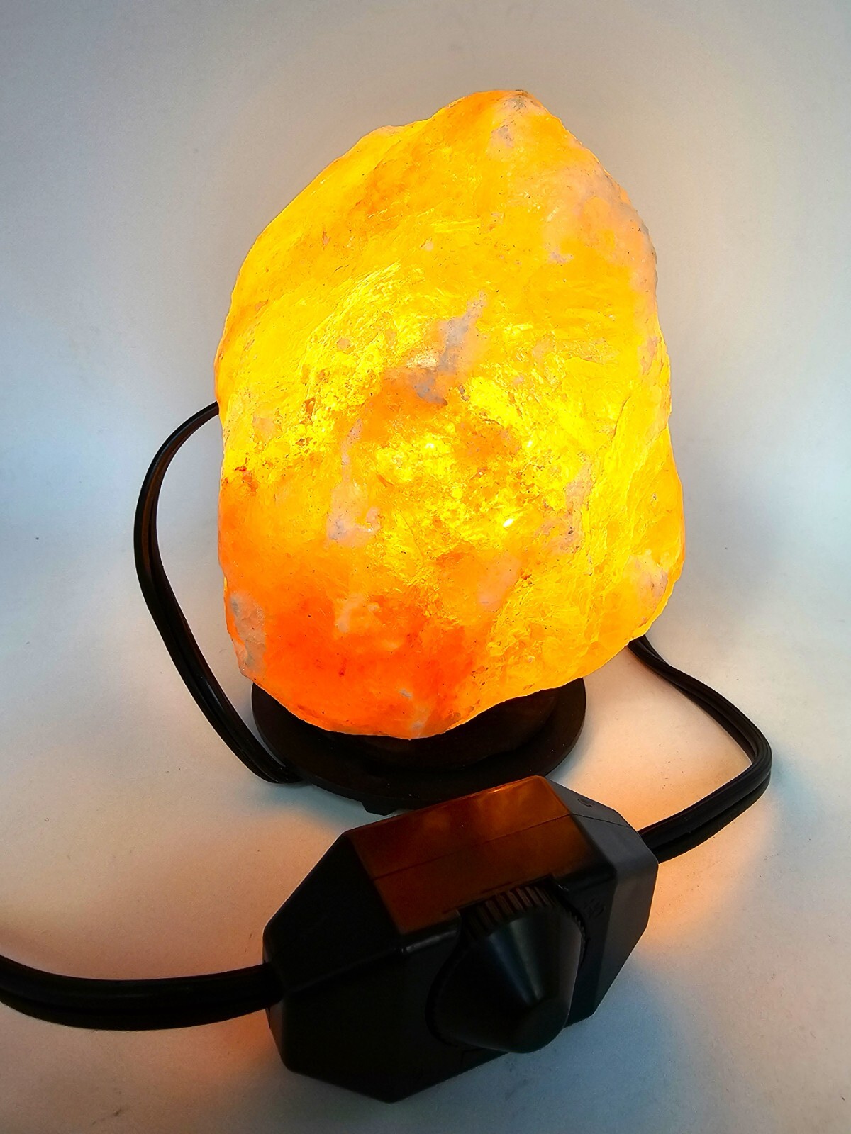 Smagreho Natural Himalayan Salt Lamp 4-6 lbs. average 7 inches. Sealed!