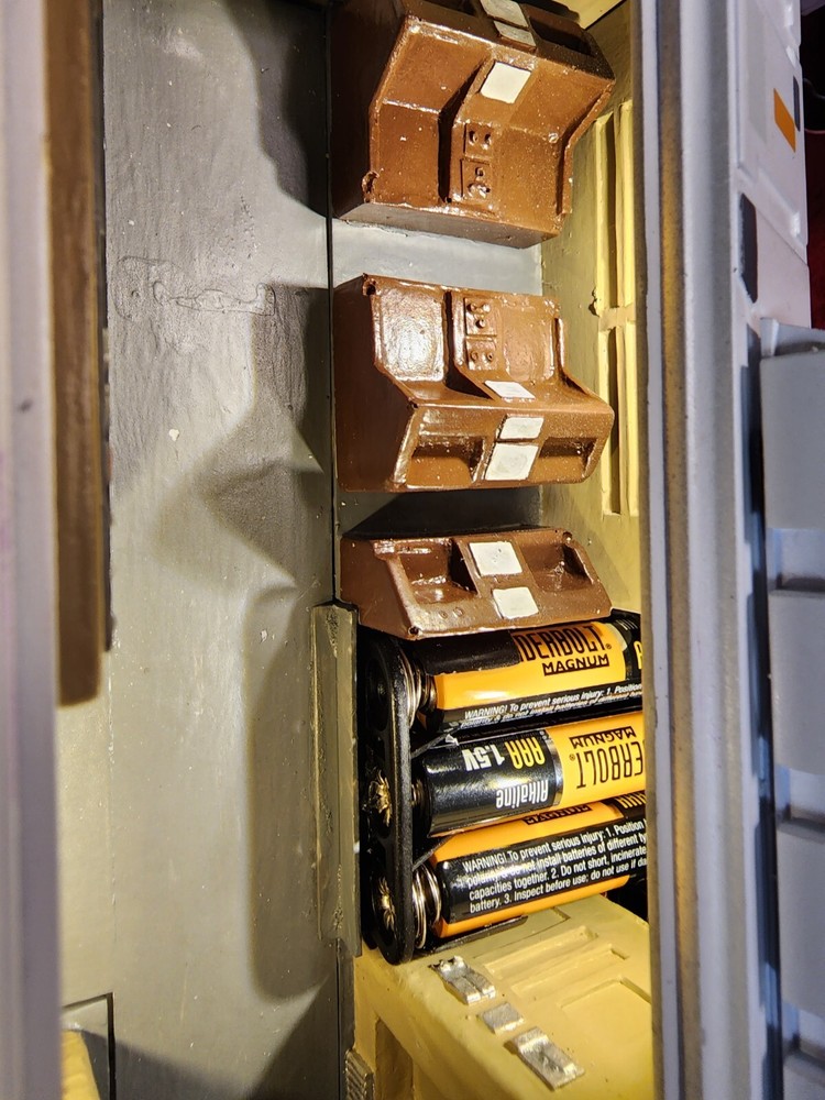 Space: 1999 Eagle 2 Lit Model With Complete Lab Interior, SOUND EFFECTS!!!!!!!!