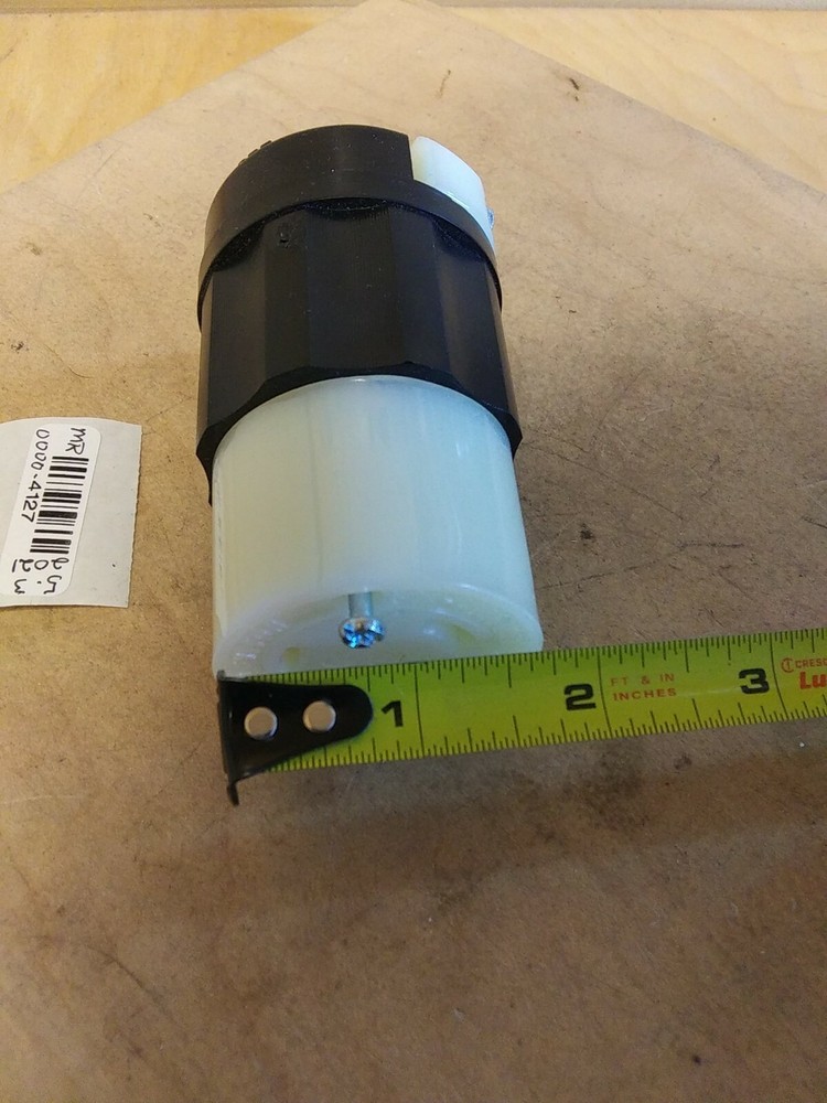 Leviton 2643 Locking Connector 2 Pole 3 Wire Grounding