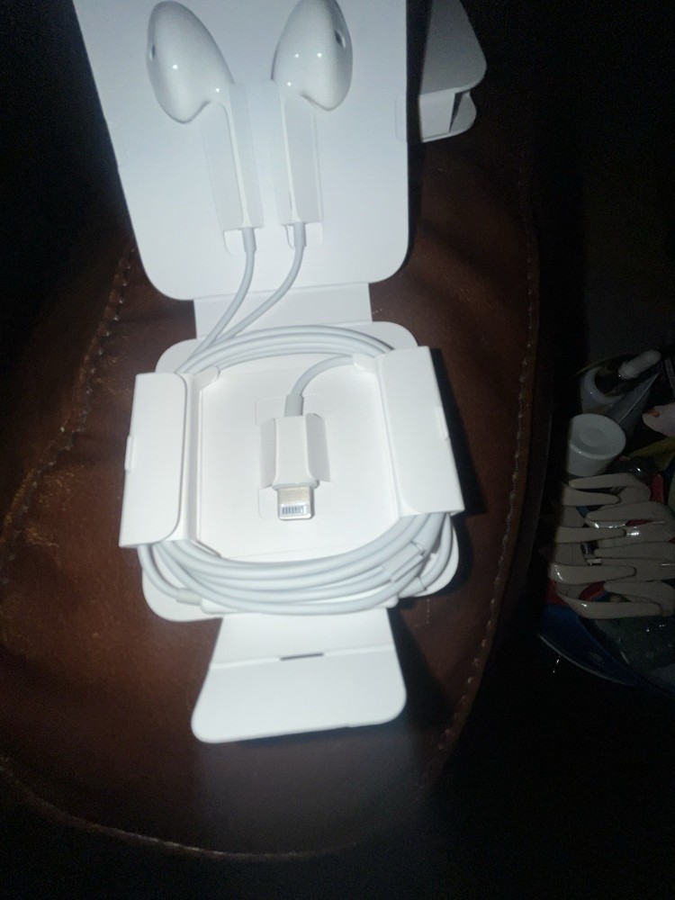Apple EarPods White Lightning Connector In-Ear