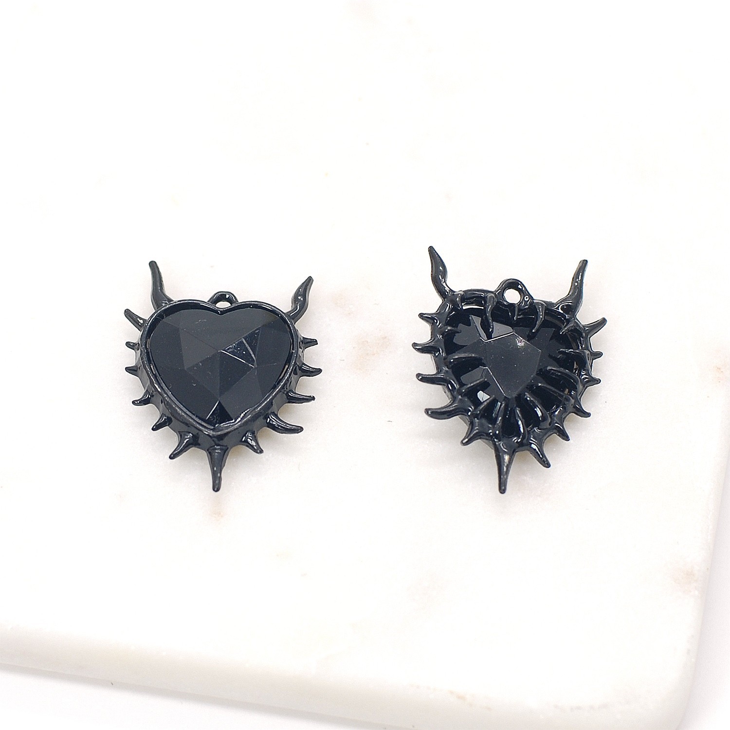 8PCS Metal Black Tone Spike Heart with Horn Gothic Charm Pendant BCS24
