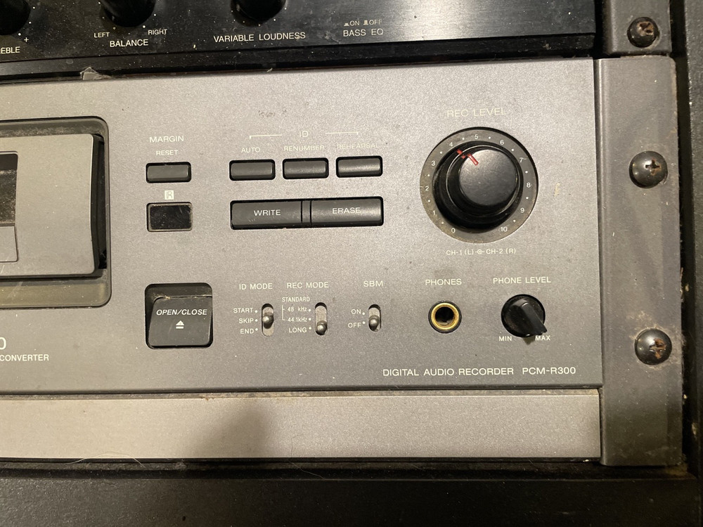 Sony PCM R300 DAT Machine with HD Linear A/D D/A Converter