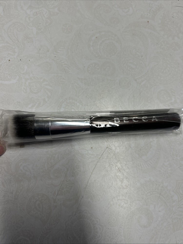 BECCA  Face Foundation Makeup Brush • NEW SEALED PACKAGE