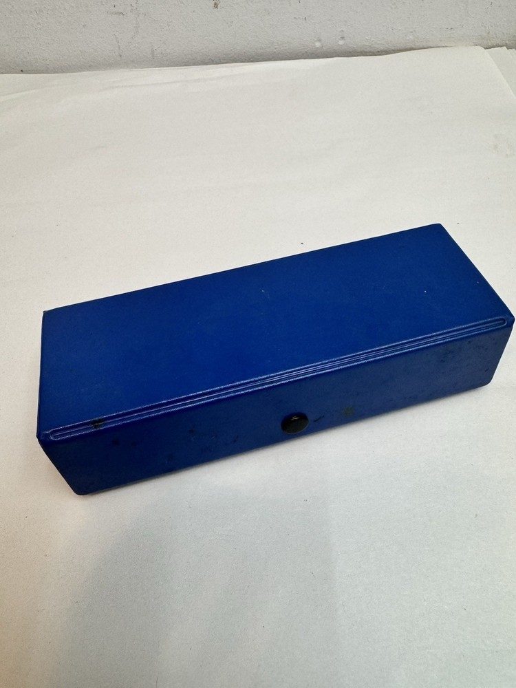 RE-FRAX 0-32% Brix Super Contrast Refractometer in Case