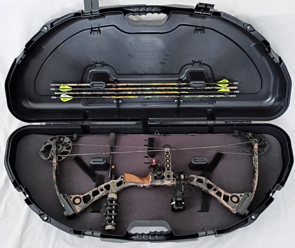 Mathews Switchback XT Compound Bow 27" RH Case Sight Rest Stabilizer Arrows Nice