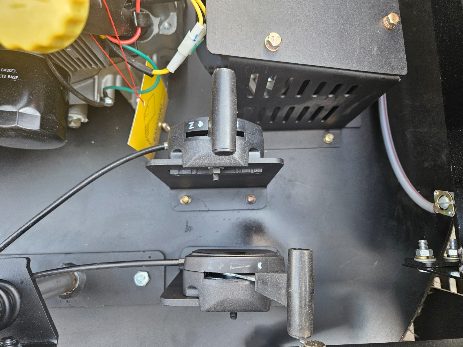 27HP Robot lawn mower sale！ Remote Control Lawn Mower 65° Climbing Free shipping