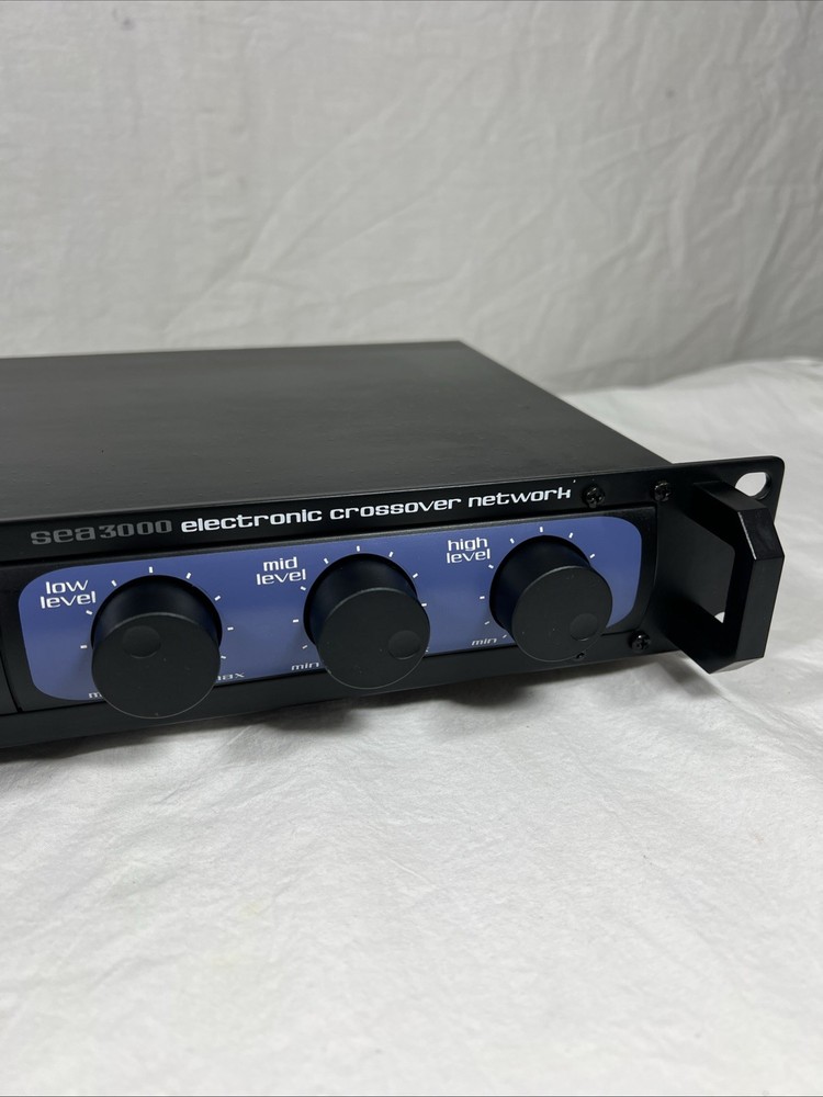 (NICE) 🔥 Pyramid SEA3000 Electronic Crossover Network Rack Mount SEA3000 TESTED