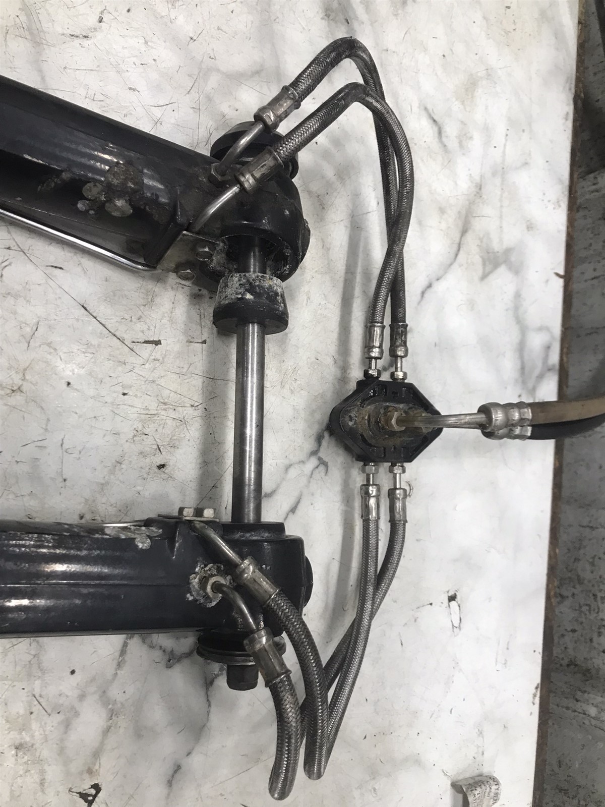 Mercury MerCruiser Alpha Bravo trim tilt lift hydraulic cylinders power trim XD