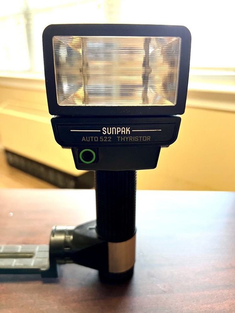 Sunpak Auto 522 Thyristor Flash w/ Bracket Handle Vintage Camera Flash Unit