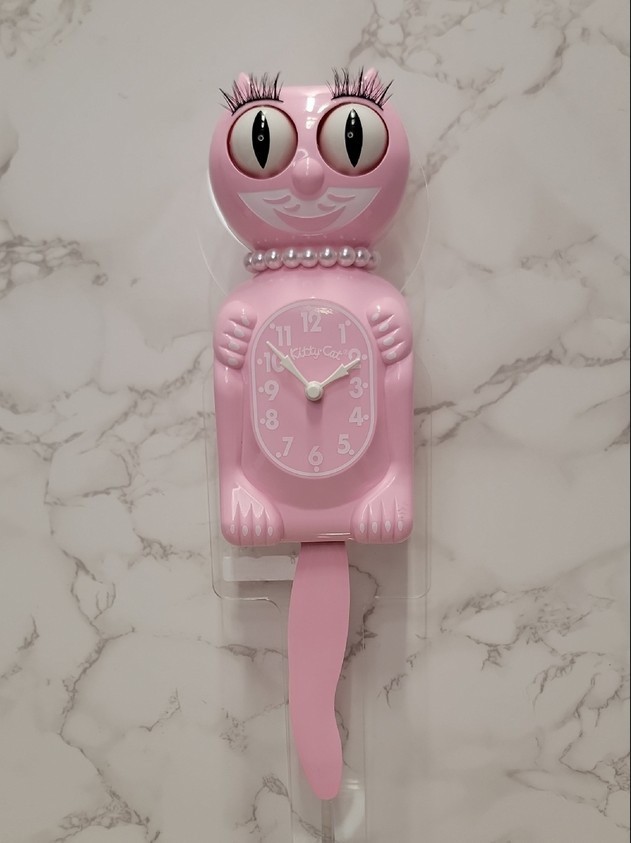 Bubblegum Pink Miss Kitty Cat klock clock