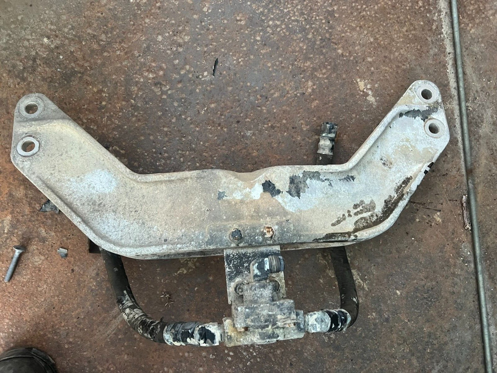 Peterbilt 05-15046M002 Engine Support Bracket Front Motor USED