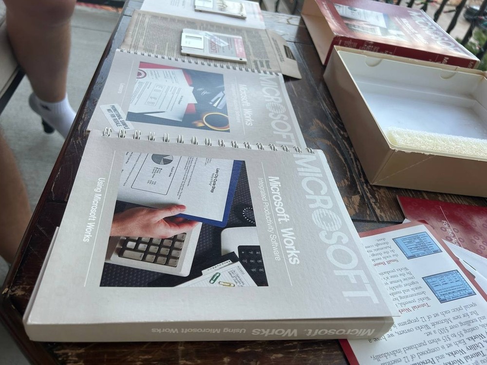 Apple Macintosh Microsoft Works software 1986-87 year. Vintage software