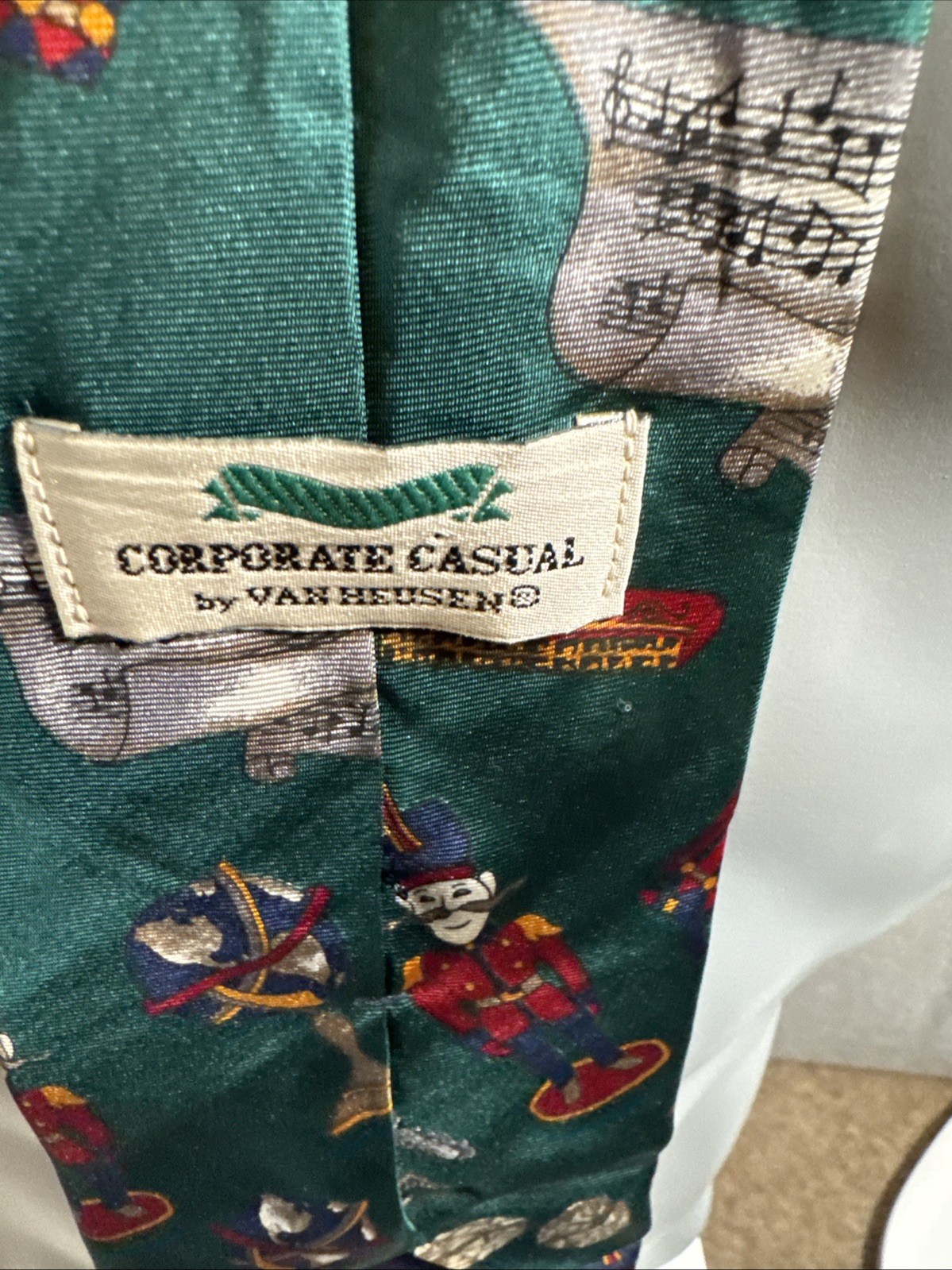 Van Heusen Christmas Neck Tie Holiday Nutcracker Silk 58" Long