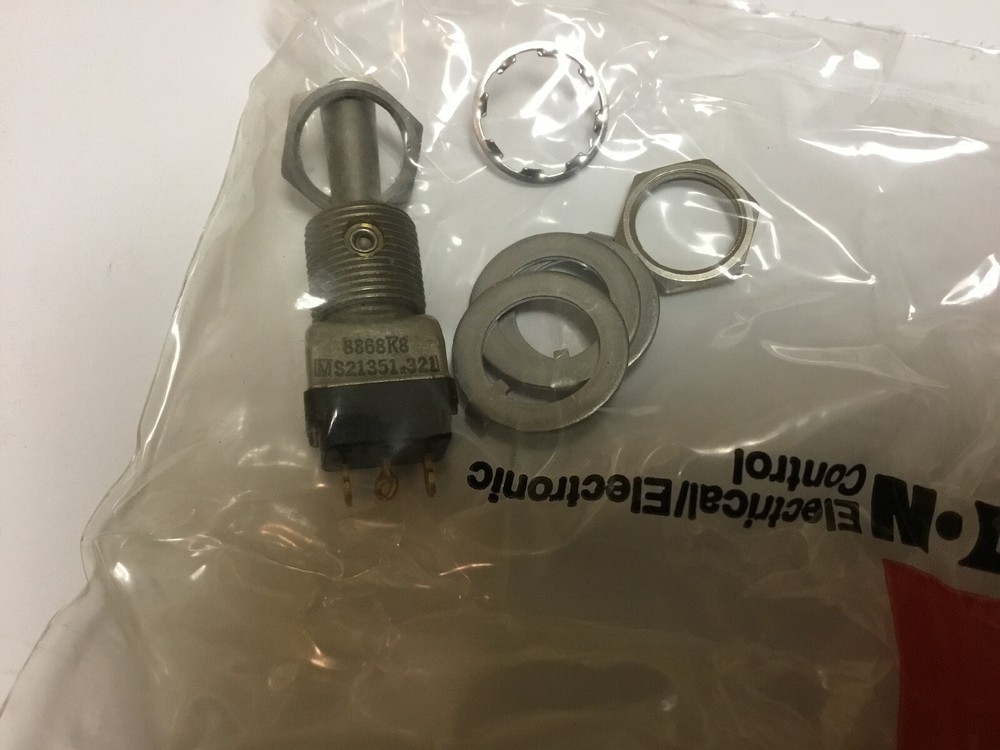 Cutler Hammer MS21351-321 SPDT Toggle Switch 8868K8