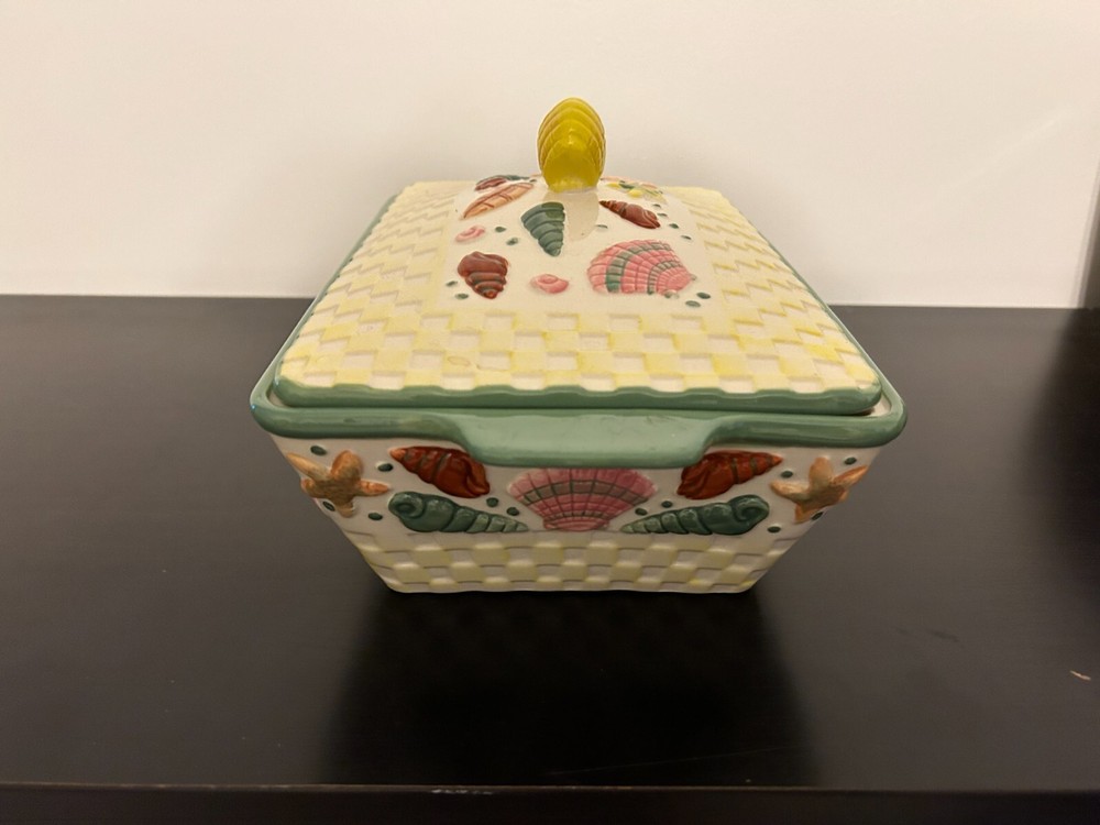 TEMPTATIONS Summer Shells 2 Qt Rectanglular Baking Casserole Dish with Lid