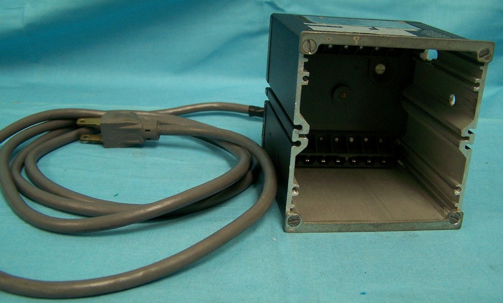 PROCESS CONTROL EQUIP MODEL 4201-P-C2/W/OPT F TEMPERATURE CONTROLLER
