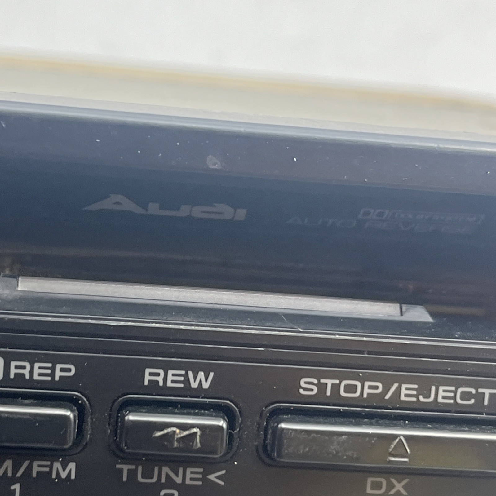 1988-1991 AUDI 80 90 Quattro Coupe Radio Receiver FM Cassette Player 893035180