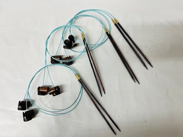 My Two Ladies Blue Silk Adjustable Knitting Needles, Fine-Medium Set, 4 Sizes