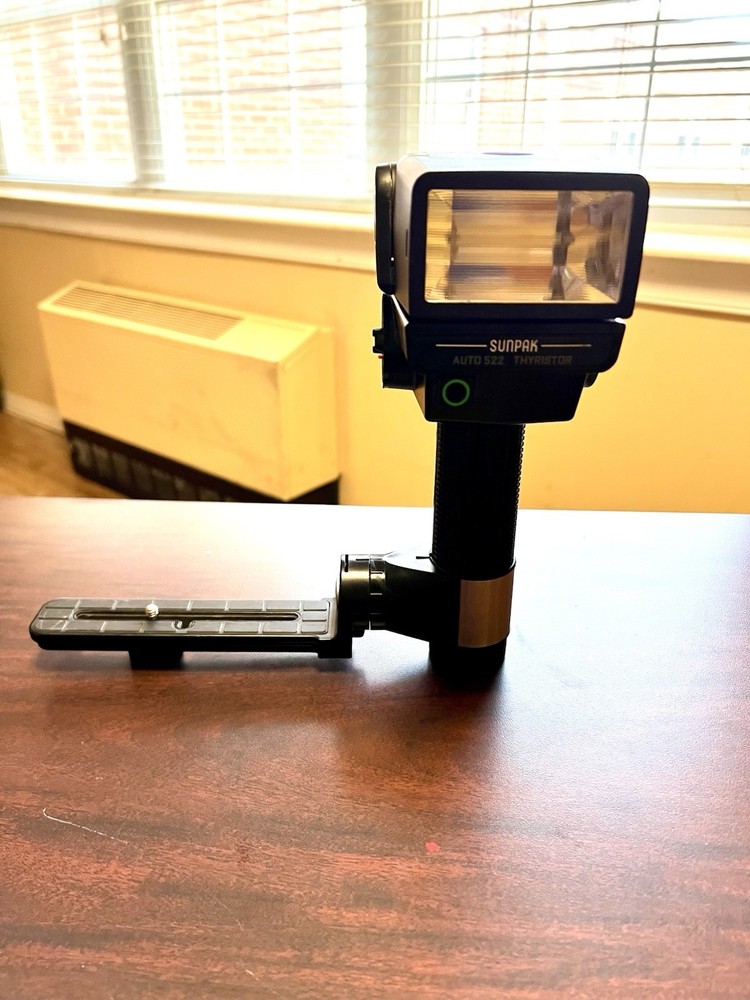 Sunpak Auto 522 Thyristor Flash w/ Bracket Handle Vintage Camera Flash Unit