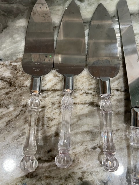 Server Set With Clear Handles Also 2 Place Settings And Extras Wedding